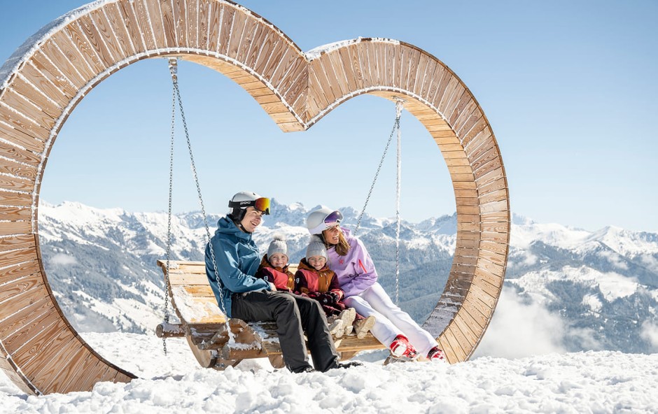 Familie genie&szlig;t Aussicht im Winter &copy; TVB Gro&szlig;arltal/Lorenz Masser